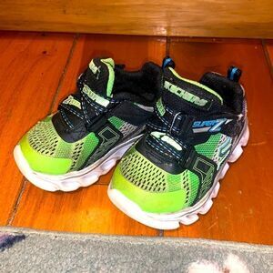 Kids Skechers size 6 